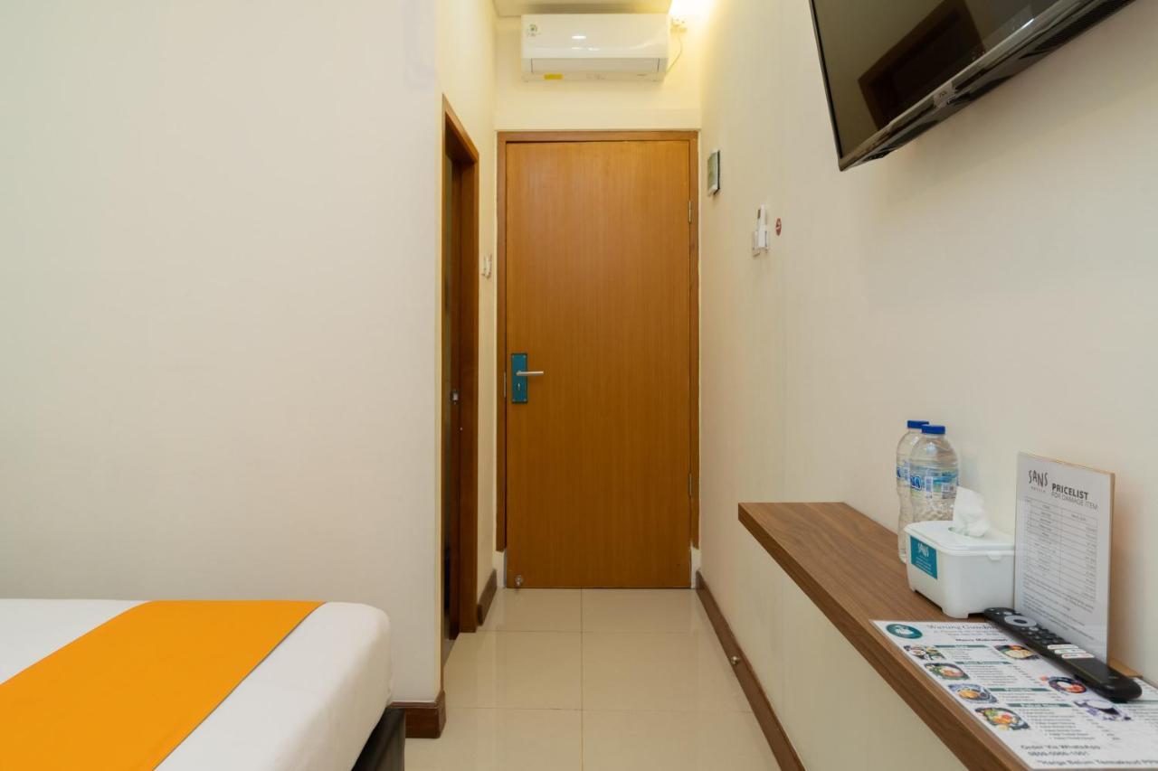 Sans Hotel Suryakencana Bogor Exterior photo