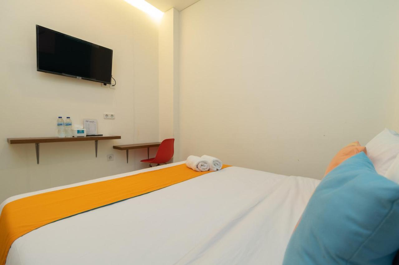 Sans Hotel Suryakencana Bogor Exterior photo