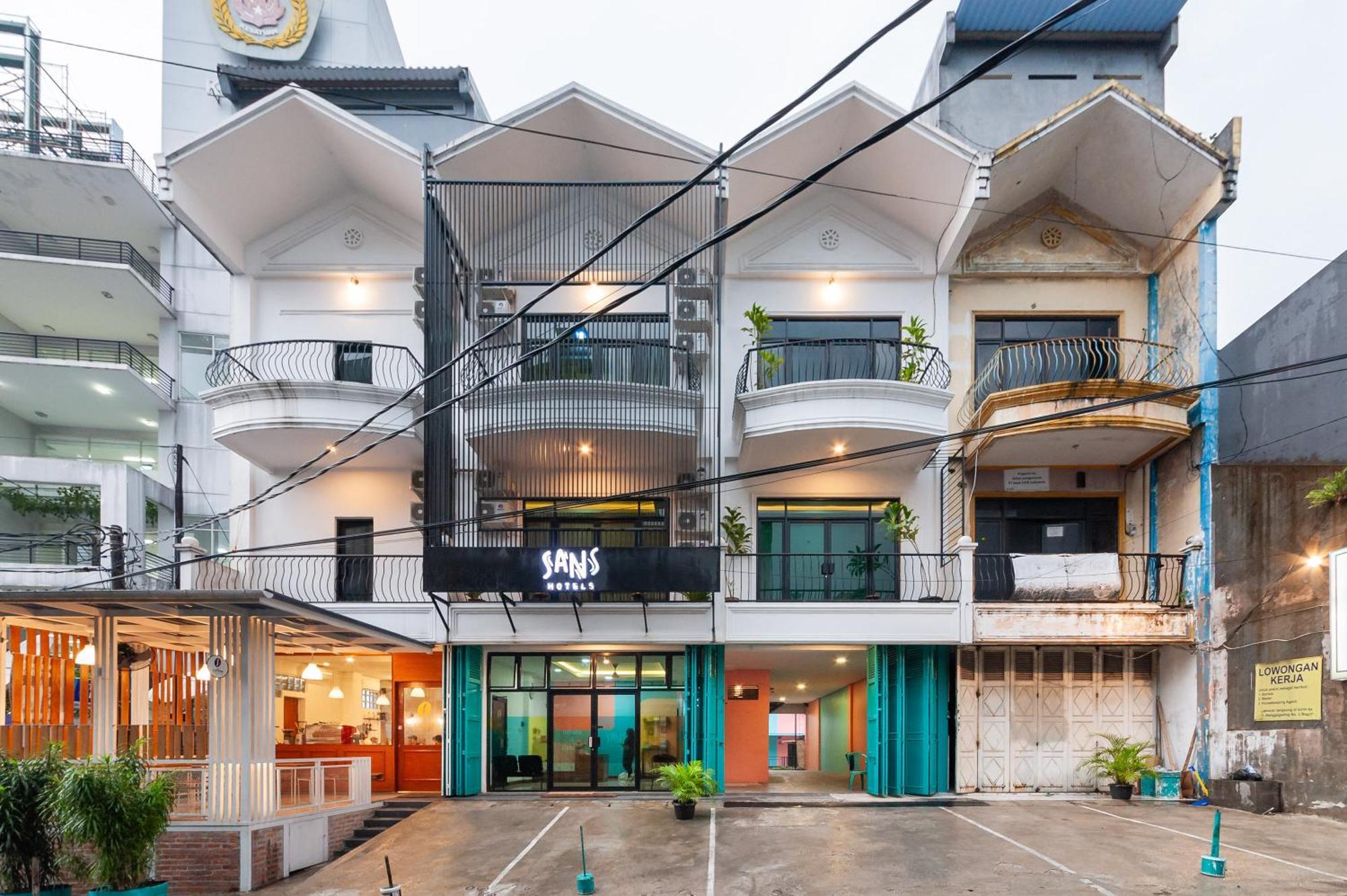 Sans Hotel Suryakencana Bogor Exterior photo