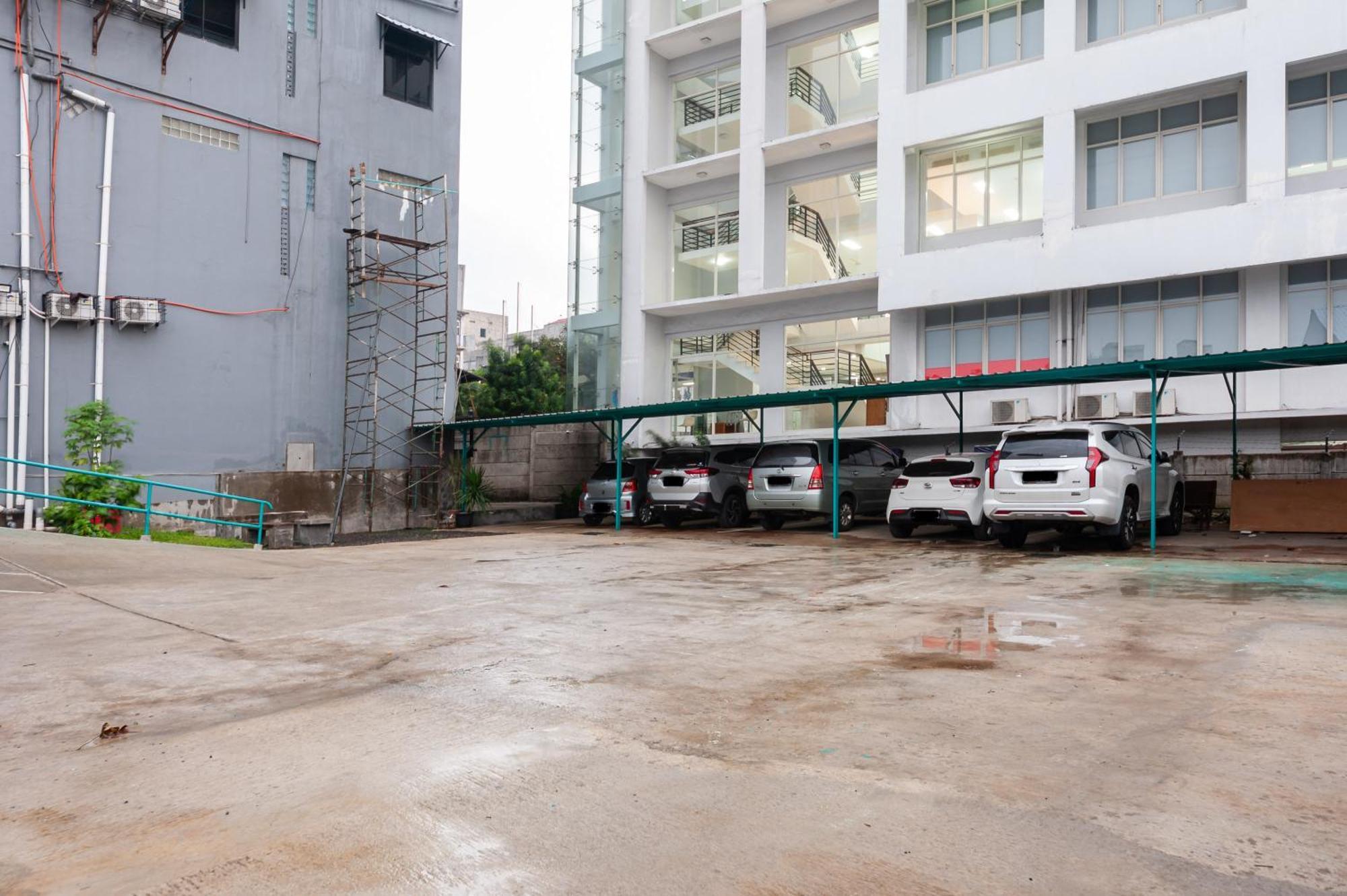 Sans Hotel Suryakencana Bogor Exterior photo