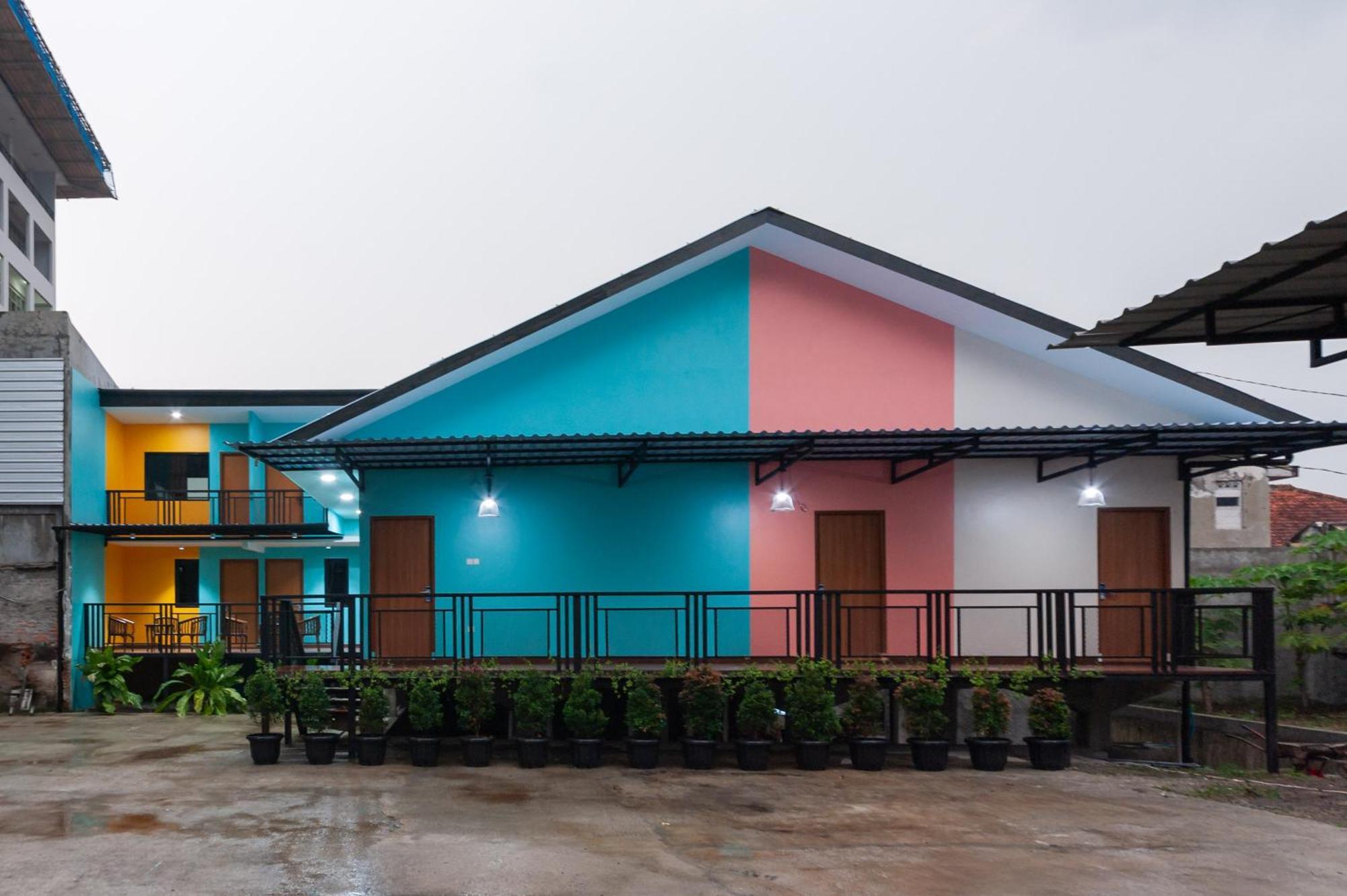 Sans Hotel Suryakencana Bogor Exterior photo