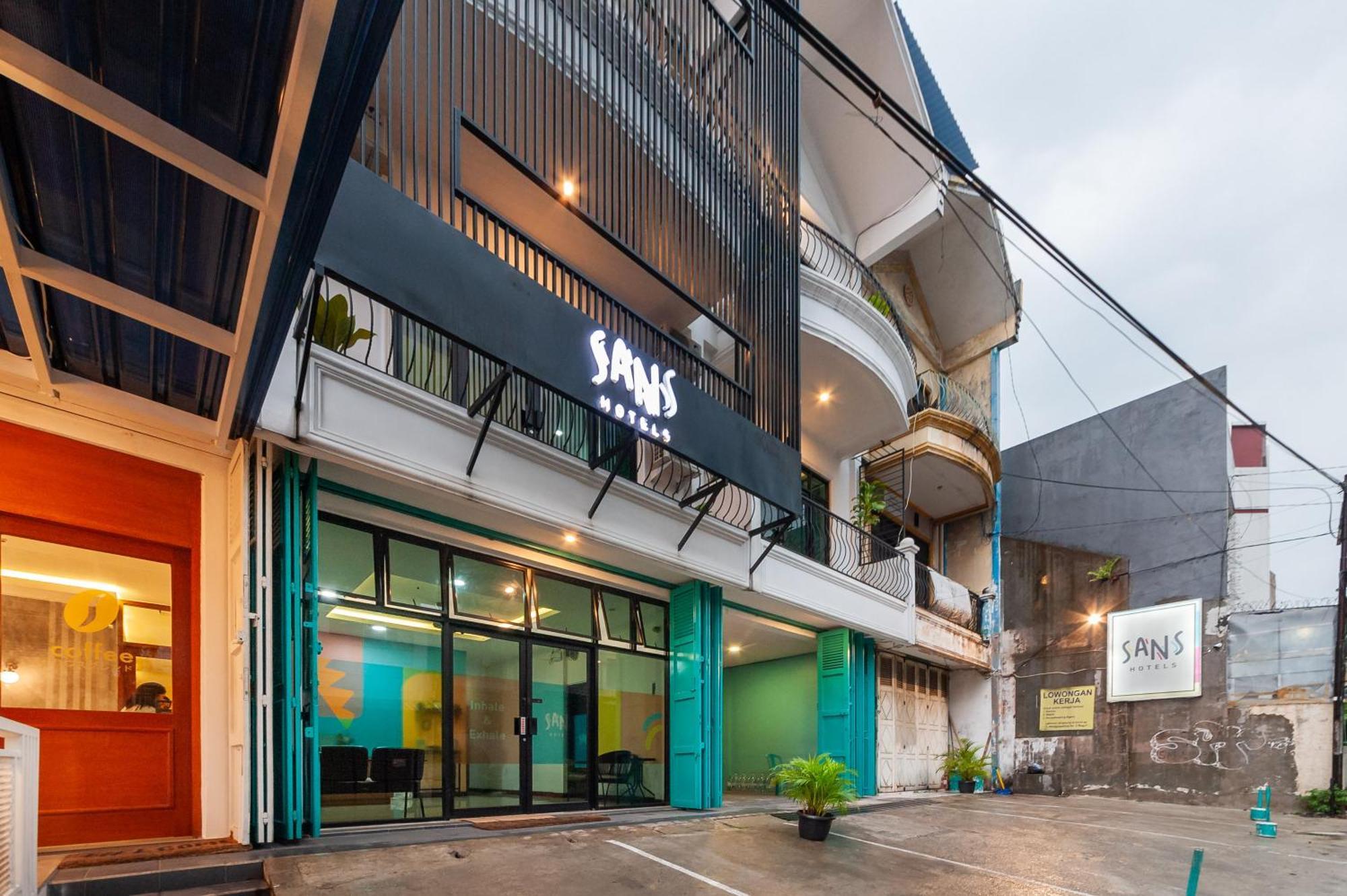 Sans Hotel Suryakencana Bogor Exterior photo