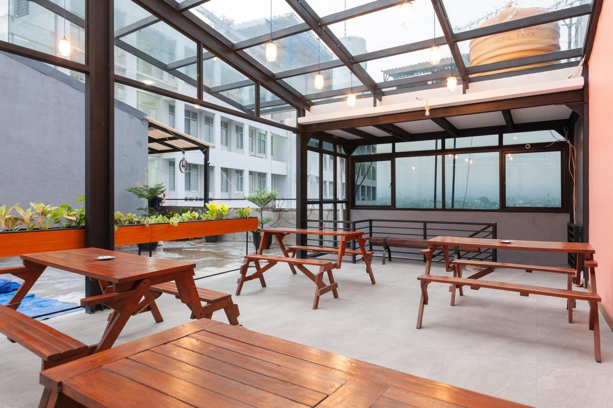 Sans Hotel Suryakencana Bogor Exterior photo