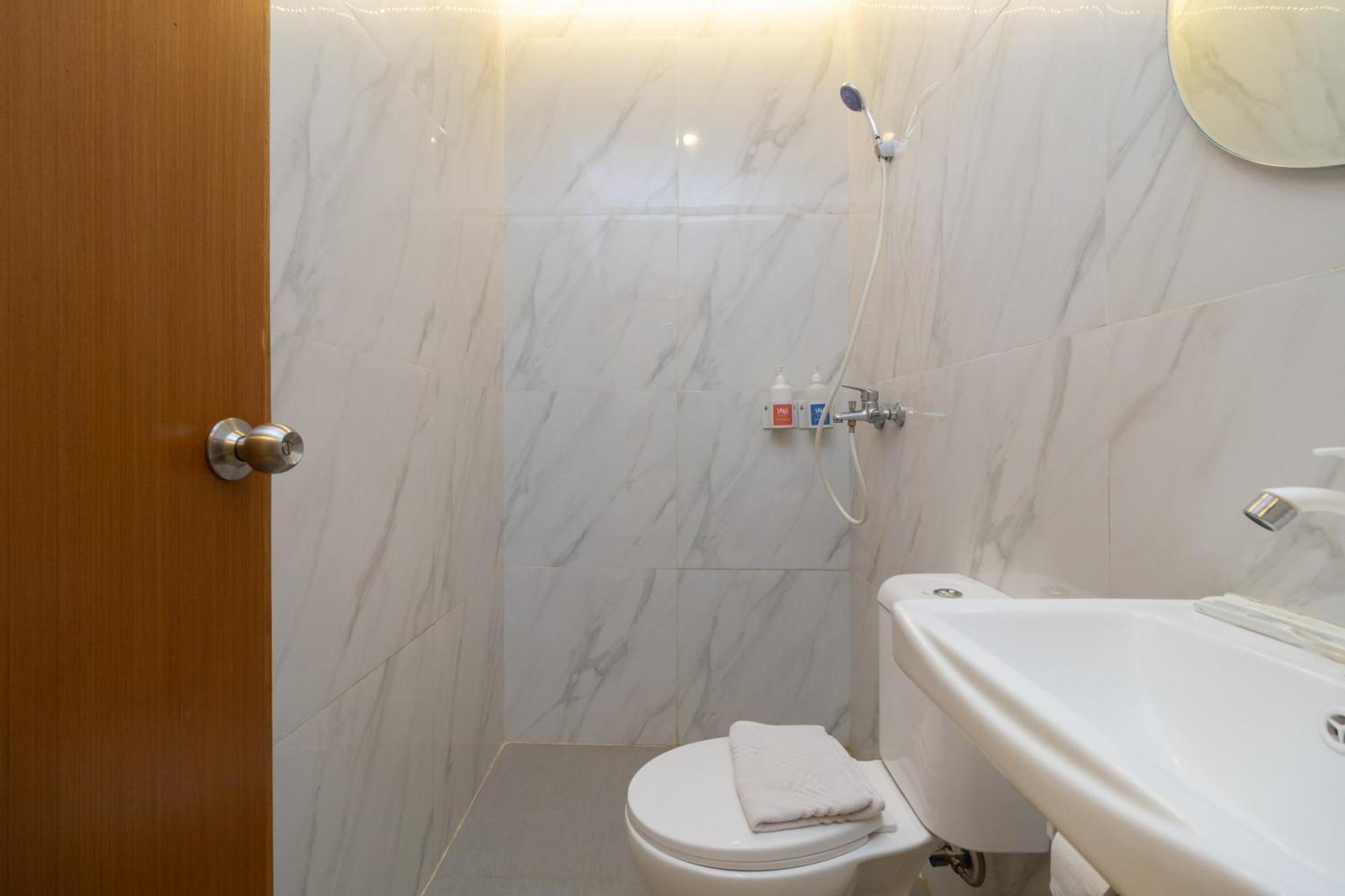 Sans Hotel Suryakencana Bogor Room photo